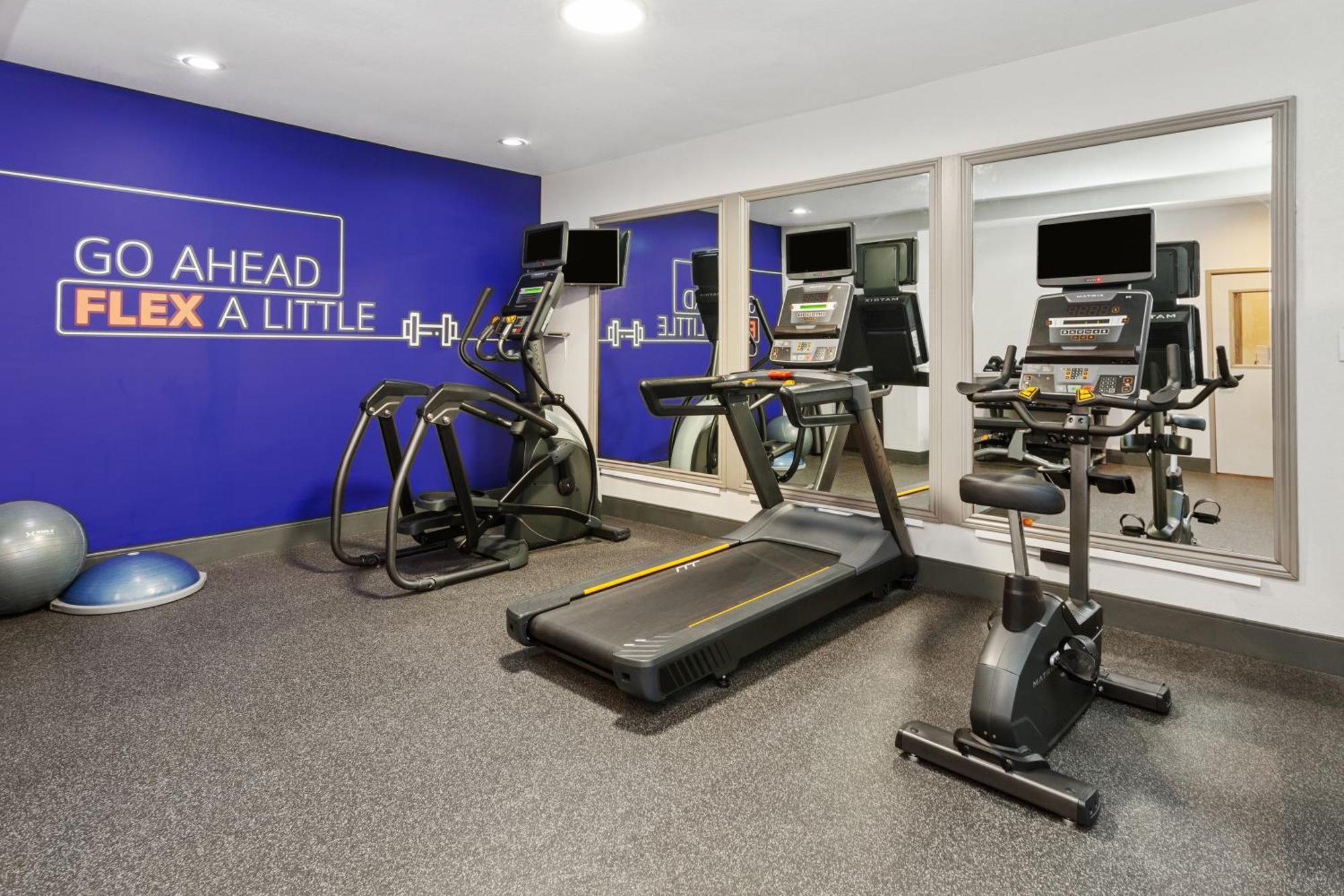 Holiday Inn Express & Suites Carmel North - Westfield By Ihg Ngoại thất bức ảnh