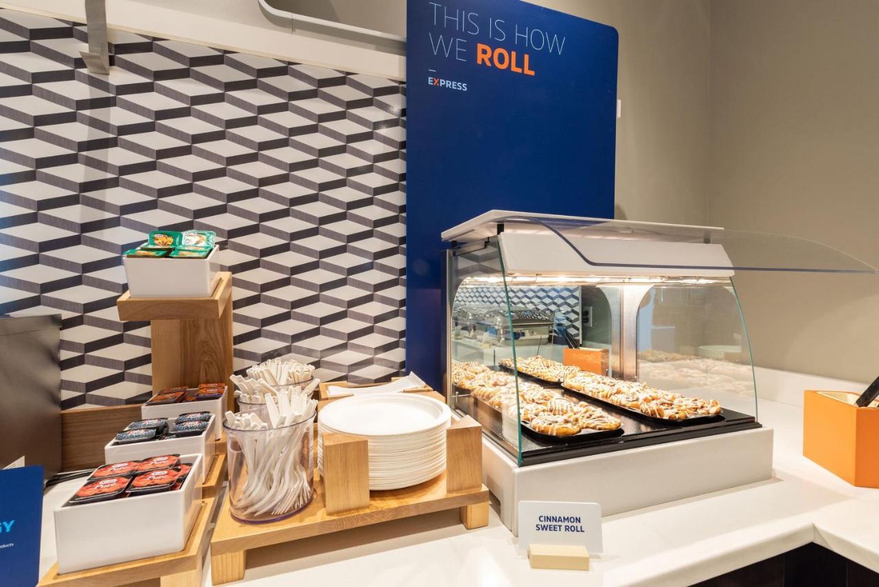 Holiday Inn Express & Suites Carmel North - Westfield By Ihg Ngoại thất bức ảnh